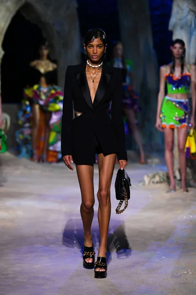 Look 69